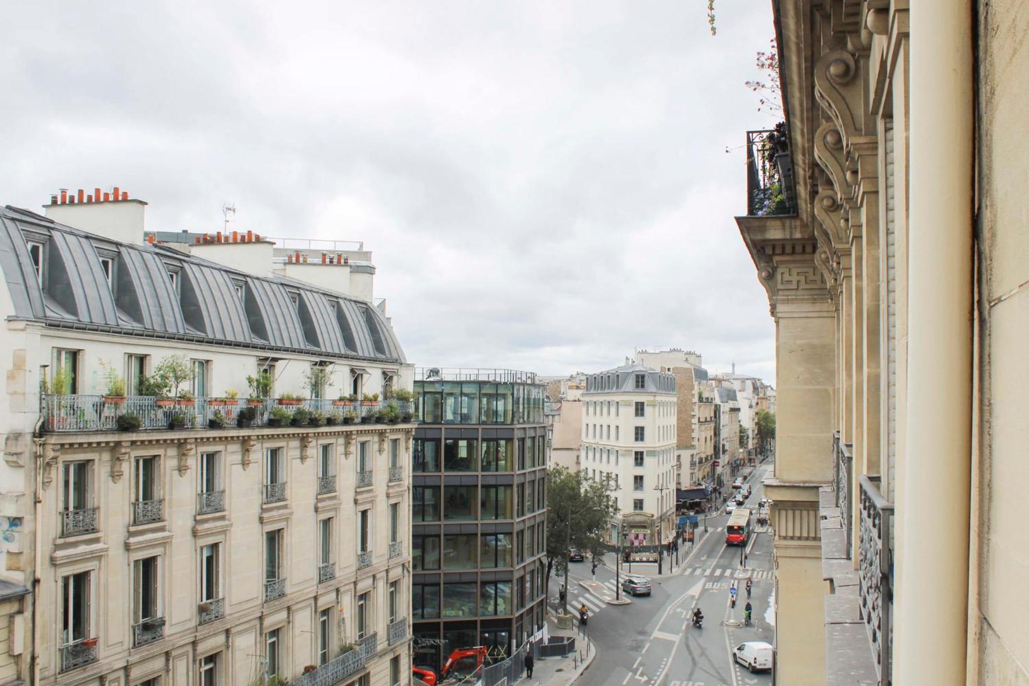 Bright With View And Comfort Apartment